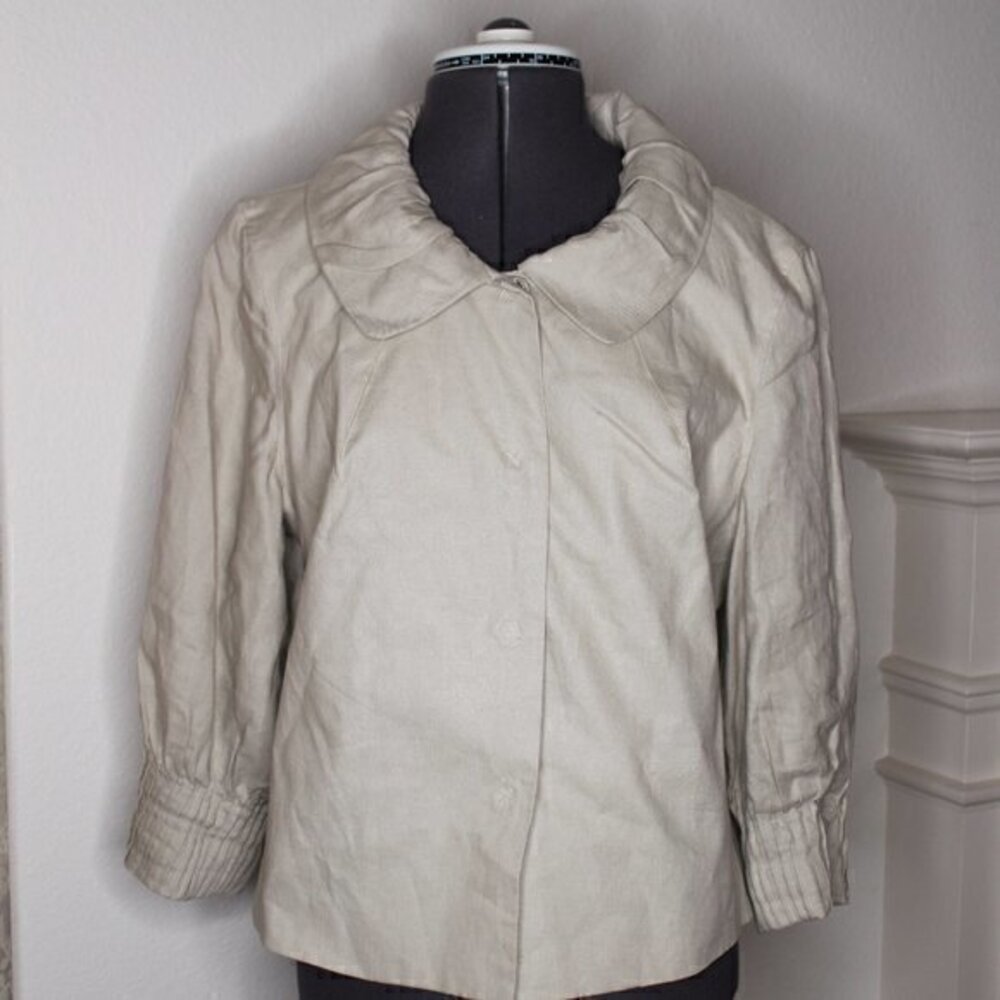 Sharagano Studio  coat Large Wide collar cream colored jacket